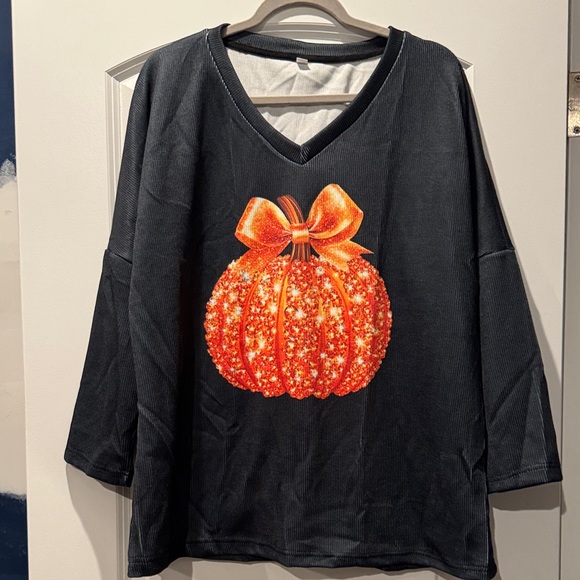 Sweaters - NWOT! Women's V-Neck Halloween Sweatshirt